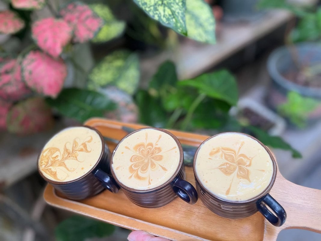 Specialty coconut egg coffee with meringue-like foam and innovative brewing methods, including Hario and Syphon